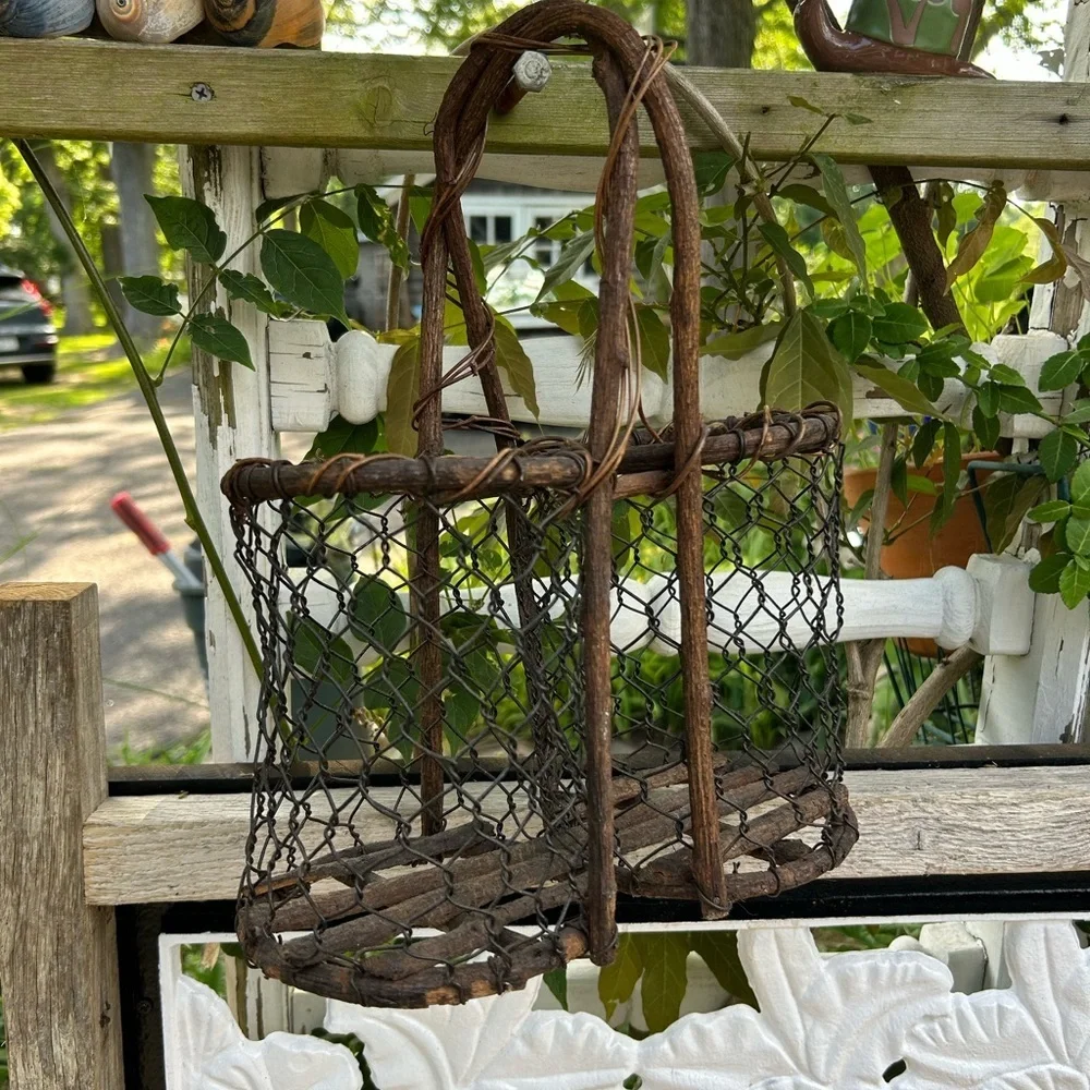 North Fork Wine Basket made from Grapevine, Twig and Chicken Wire.